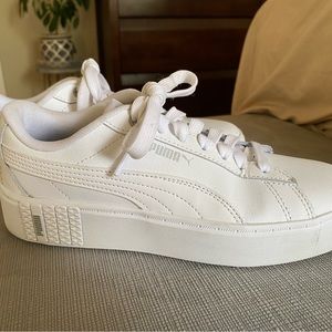 White platform Puma sneakers (7.5)